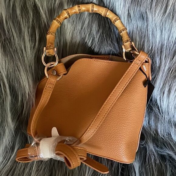 UN BILLION Poppy Women's Fashion Purse Crossbody Bag in Camel NWT - Picture 3 of 5